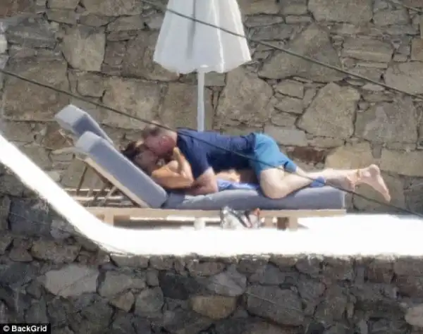 PHOTOS: Wayne Rooney and his bikini-clad wife T the poo